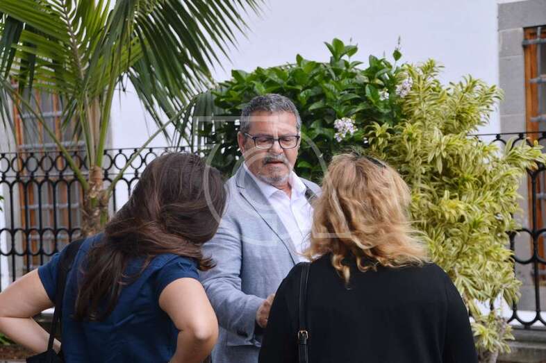 Gregorio Viera, explicando a los periodistas lo sucedido (Foto TA)